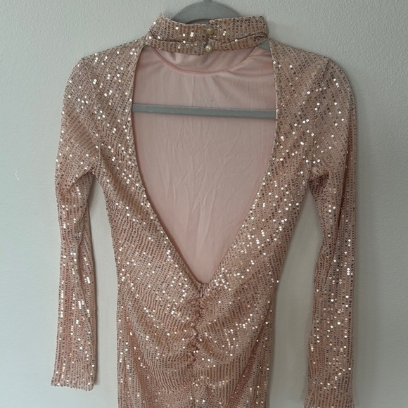 Dress Glittering Gold Sequin Dress - Picture 2 of 5